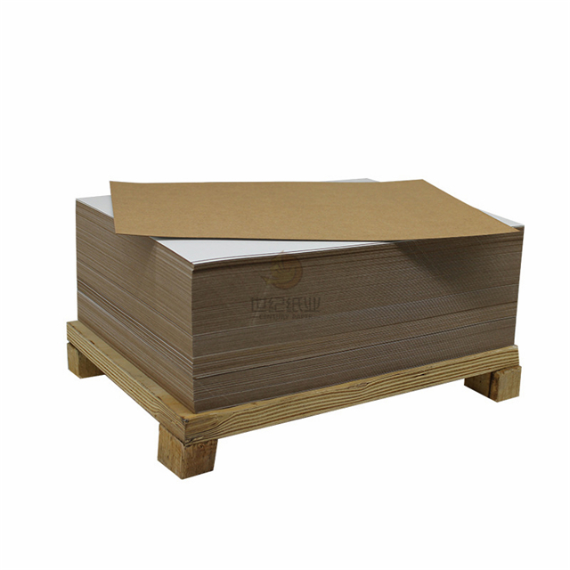 Tablero superior blanco Tablero de papel Kraft en rollo de China